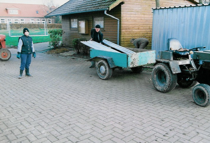 2000_sportplatz_bau_03.jpg