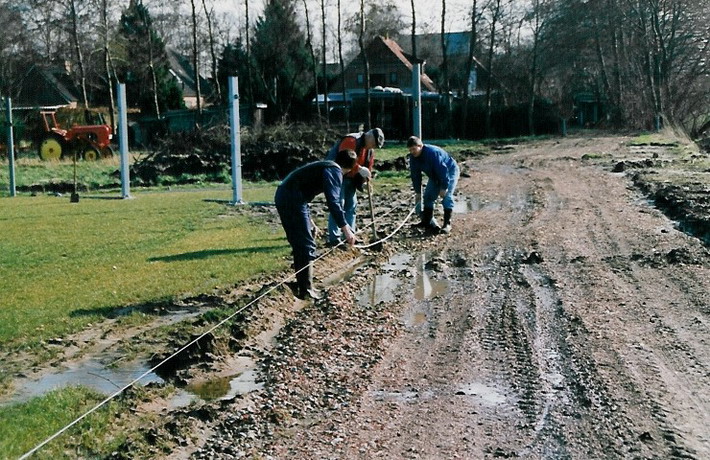 2000_sportplatz_bau_06.jpg