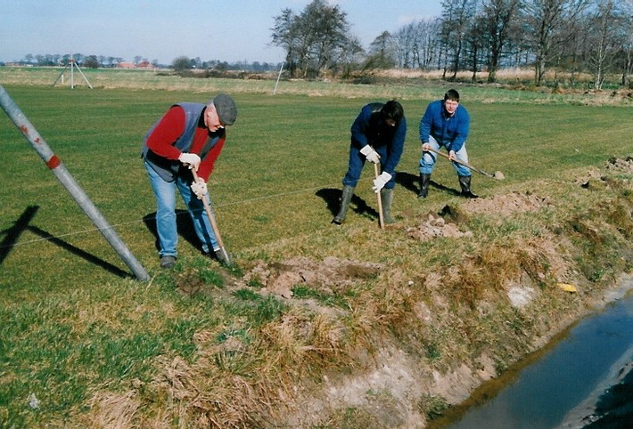 2000_sportplatz_bau_10.jpg