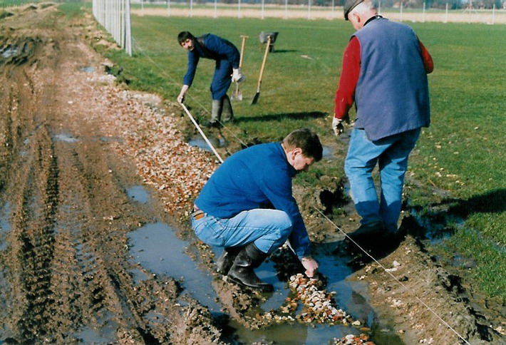 2000_sportplatz_bau_13.jpg