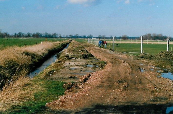 2000_sportplatz_bau_16.jpg